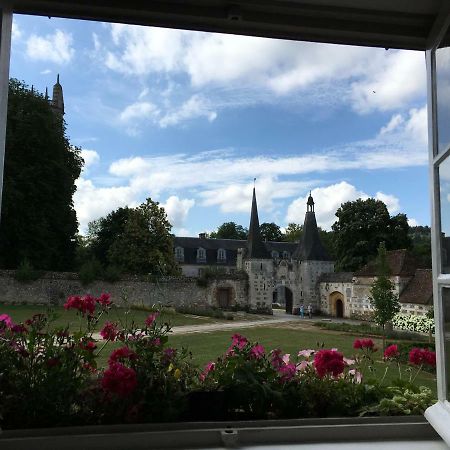 Bed and Breakfast L'Atelier de Tess Le Bec-Hellouin Exterior foto