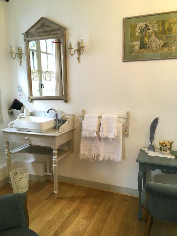 Bed and Breakfast L'Atelier de Tess Le Bec-Hellouin Exterior foto