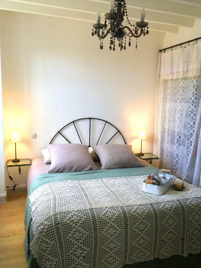 Bed and Breakfast L'Atelier de Tess Le Bec-Hellouin Exterior foto