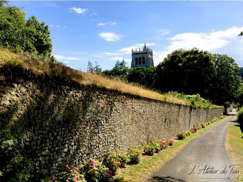 Bed and Breakfast L'Atelier de Tess Le Bec-Hellouin Exterior foto