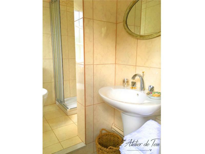 Bed and Breakfast L'Atelier de Tess Le Bec-Hellouin Exterior foto
