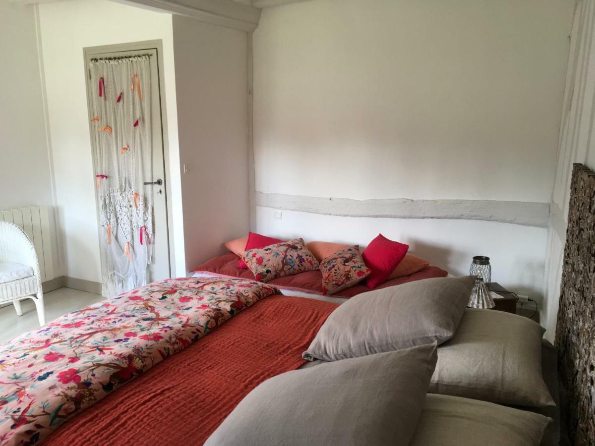 Bed and Breakfast L'Atelier de Tess Le Bec-Hellouin Exterior foto