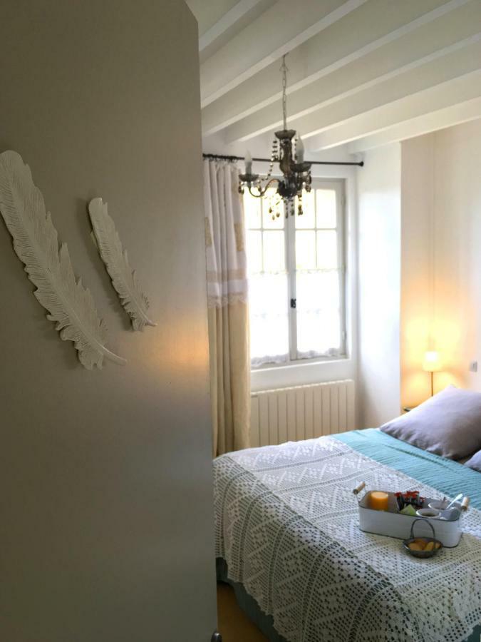 Bed and Breakfast L'Atelier de Tess Le Bec-Hellouin Exterior foto