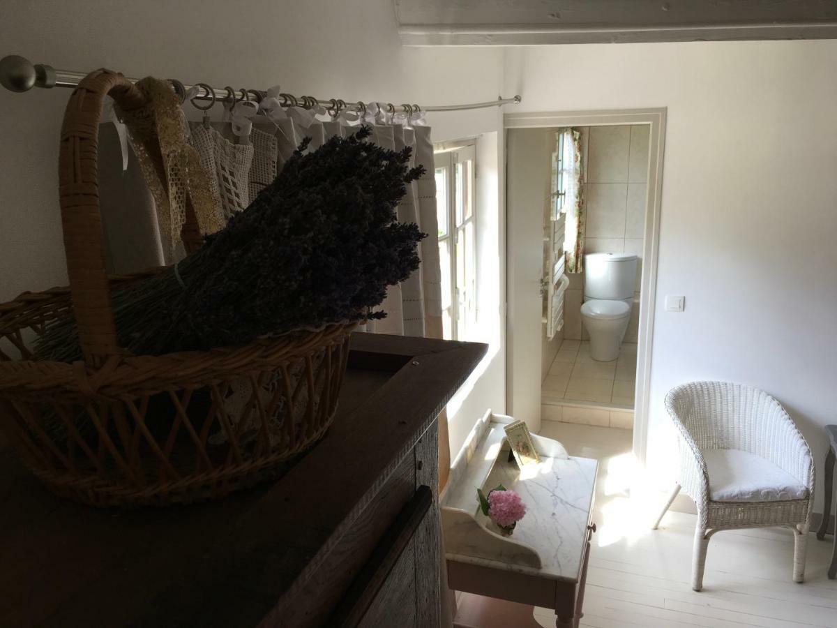 Bed and Breakfast L'Atelier de Tess Le Bec-Hellouin Exterior foto